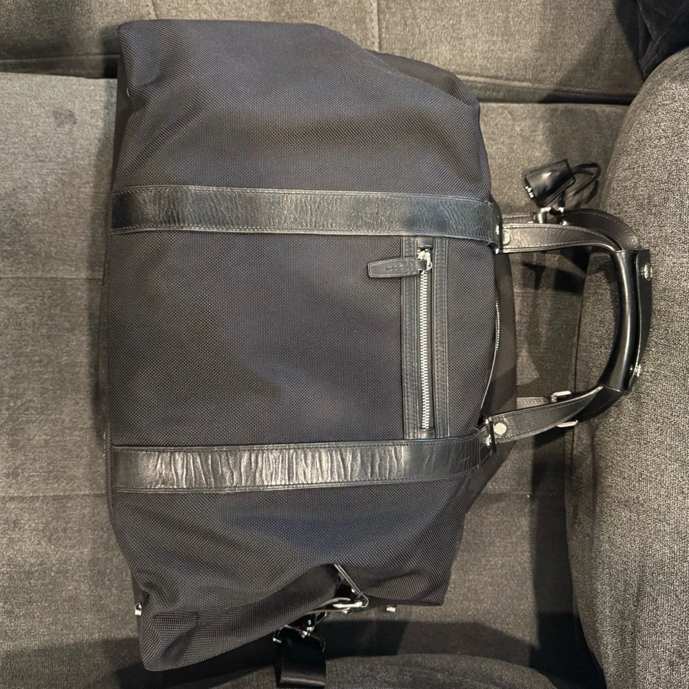 Tumi pockets durable